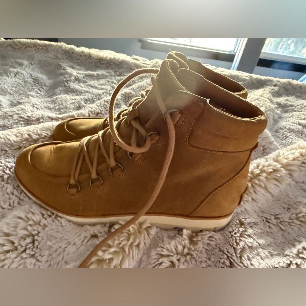 Sorel Harlow size 8.5 booties lace up boots new
